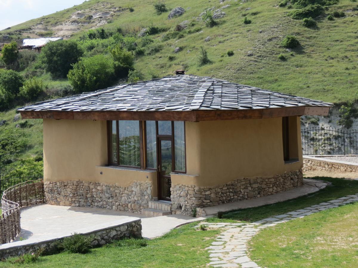Eco Village Under The Cliffs Ilindentsi Bagian luar foto