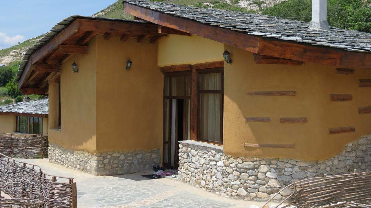 Eco Village Under The Cliffs Ilindentsi Bagian luar foto